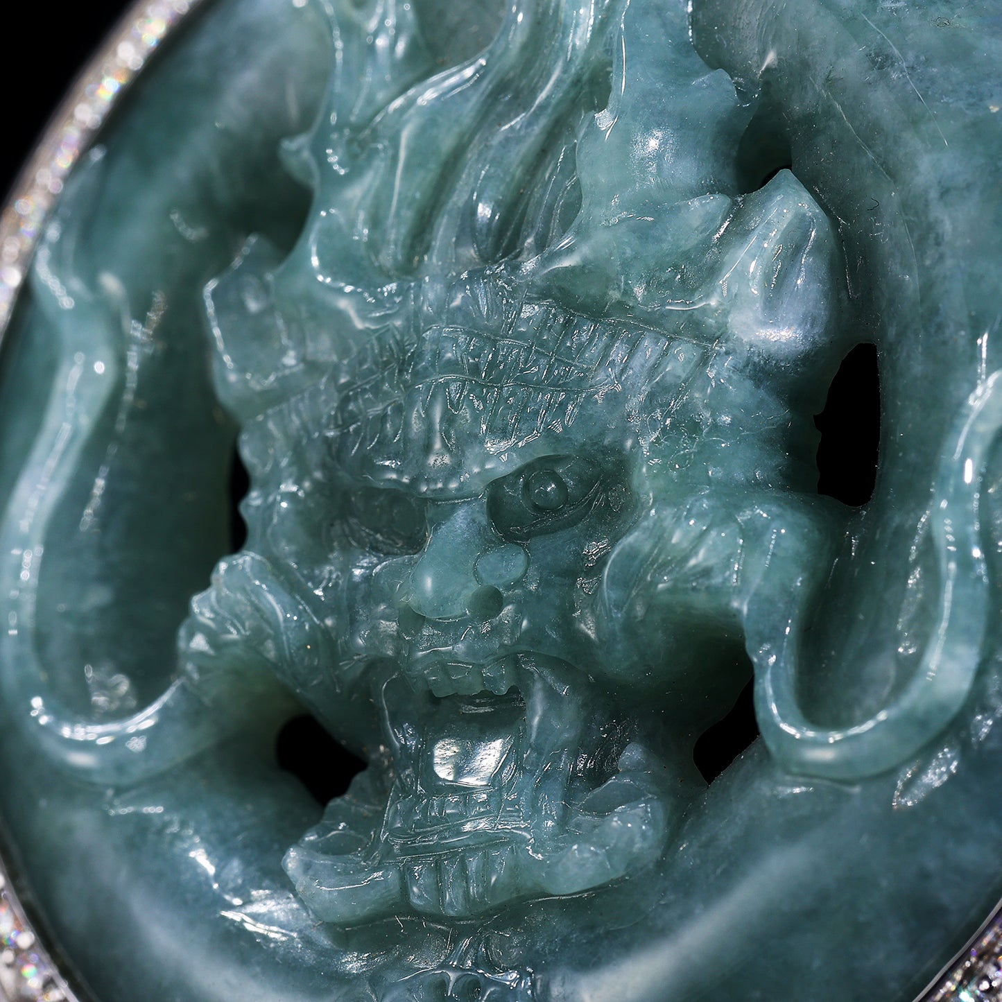 Round Ciecle Pendant Iced Out Dragon Jade Design