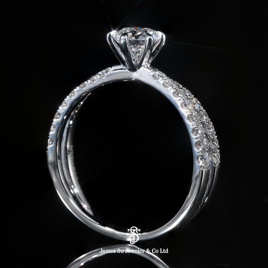 Luxury Silver Engagement Ring – Elegant Diamond Solitaire Design