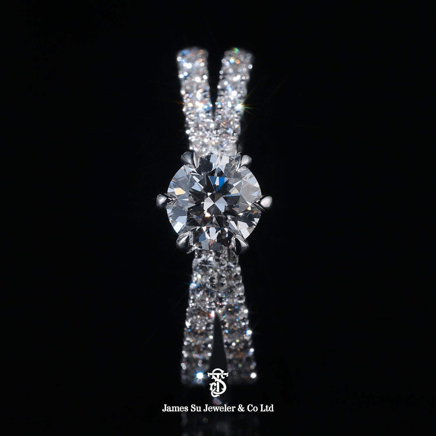 Luxury Silver Engagement Ring – Elegant Diamond Solitaire Design