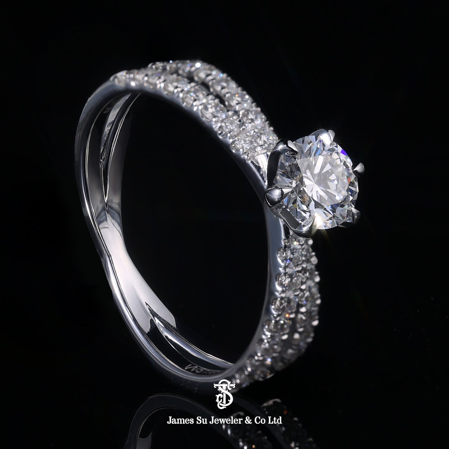 Luxury Silver Engagement Ring – Elegant Diamond Solitaire Design