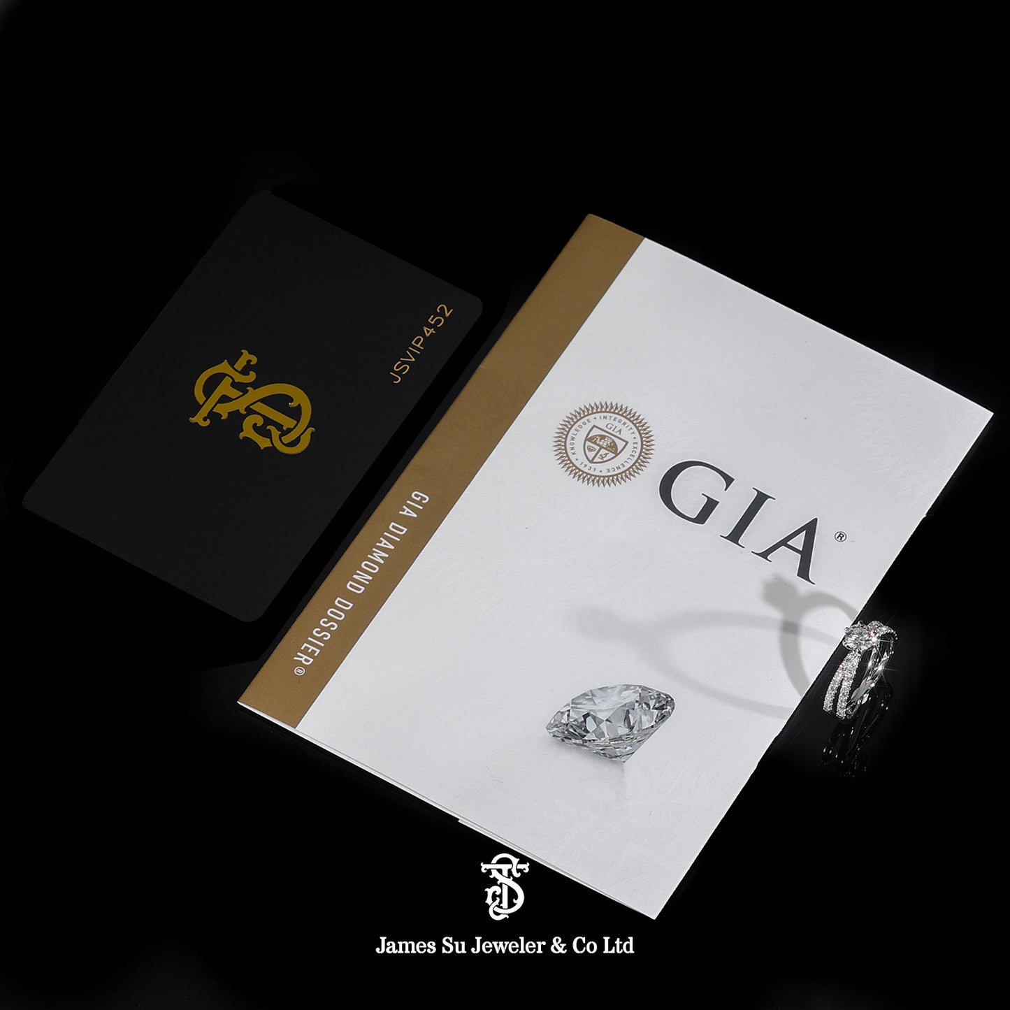 Luxury Silver Engagement Ring – Elegant Diamond Solitaire Design